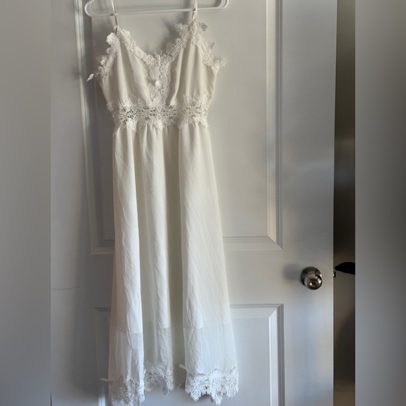 Elegant White Lace Dress - Picture 9 of 12